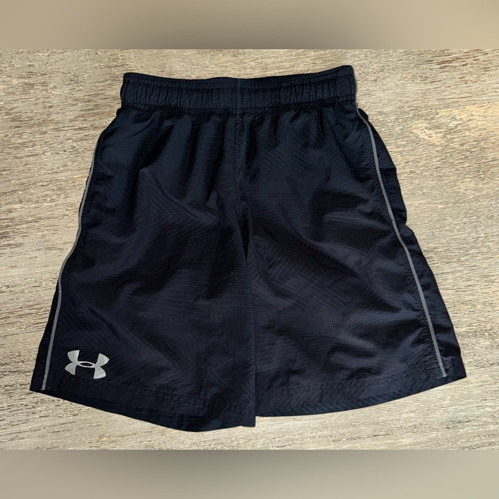 Under Armour, Boys super lightweight athletic shorts